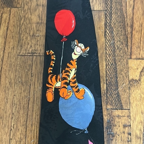VTG Disney Winnie The Pooh Tie with Eeyore, Piglet and Tigger - Picture 3 of 7